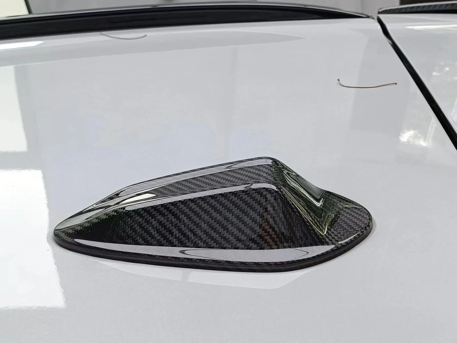 AutoTecknic Dry Carbon Roof Antenna Cover - G09 XM - Image 2